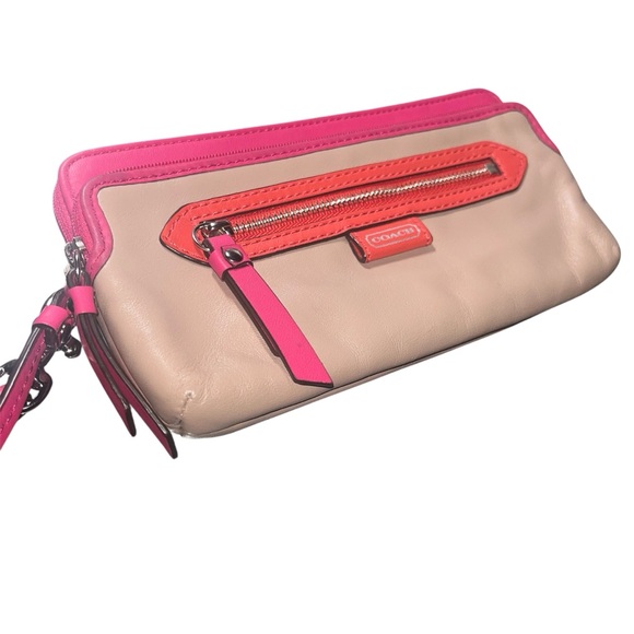 Coach Daisy Wristlet - Picture 2 of 6